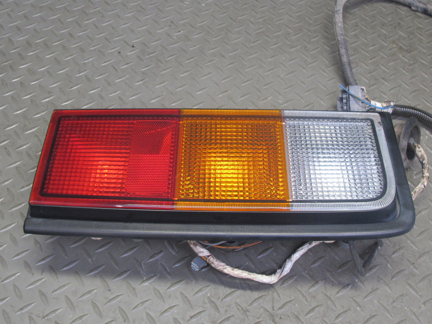 2003-2004 Hummer H2 Rear Left & Right Side Tail Light Lamp Set of 2