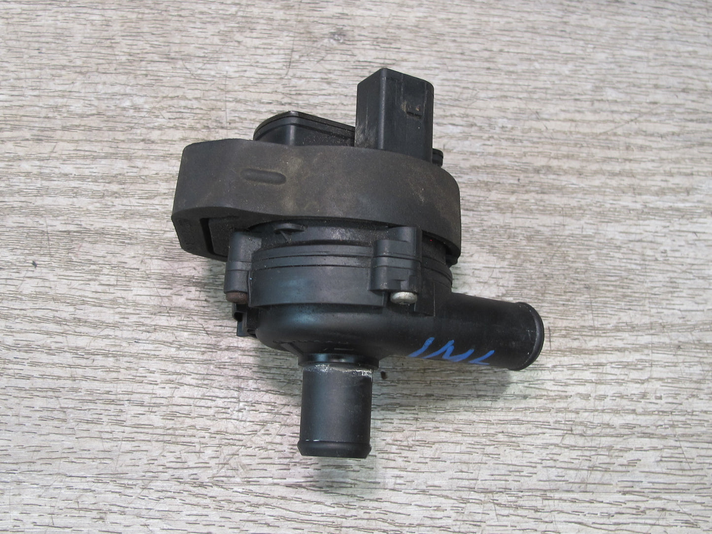 12-15 Mercedes W166 X166 GL ML Engine Auxiliary AUX Water Pump 2118350028 OEM
