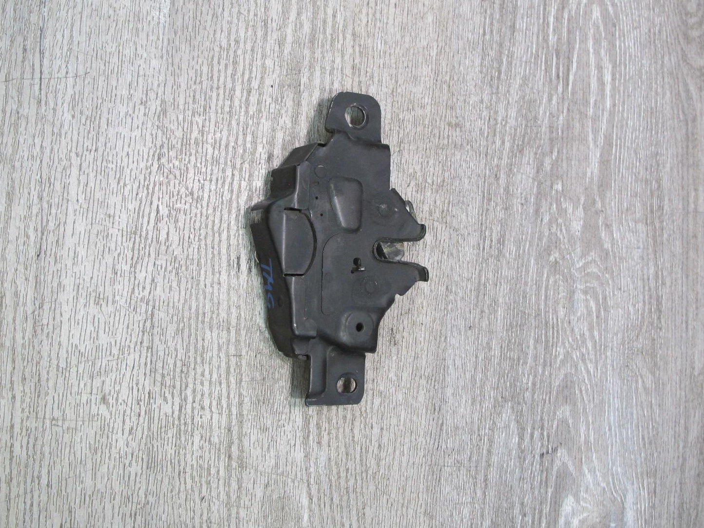 00-05 Toyota MR2 Spyder ZZW30L Rear Trunk Engine Lock Latch OEM