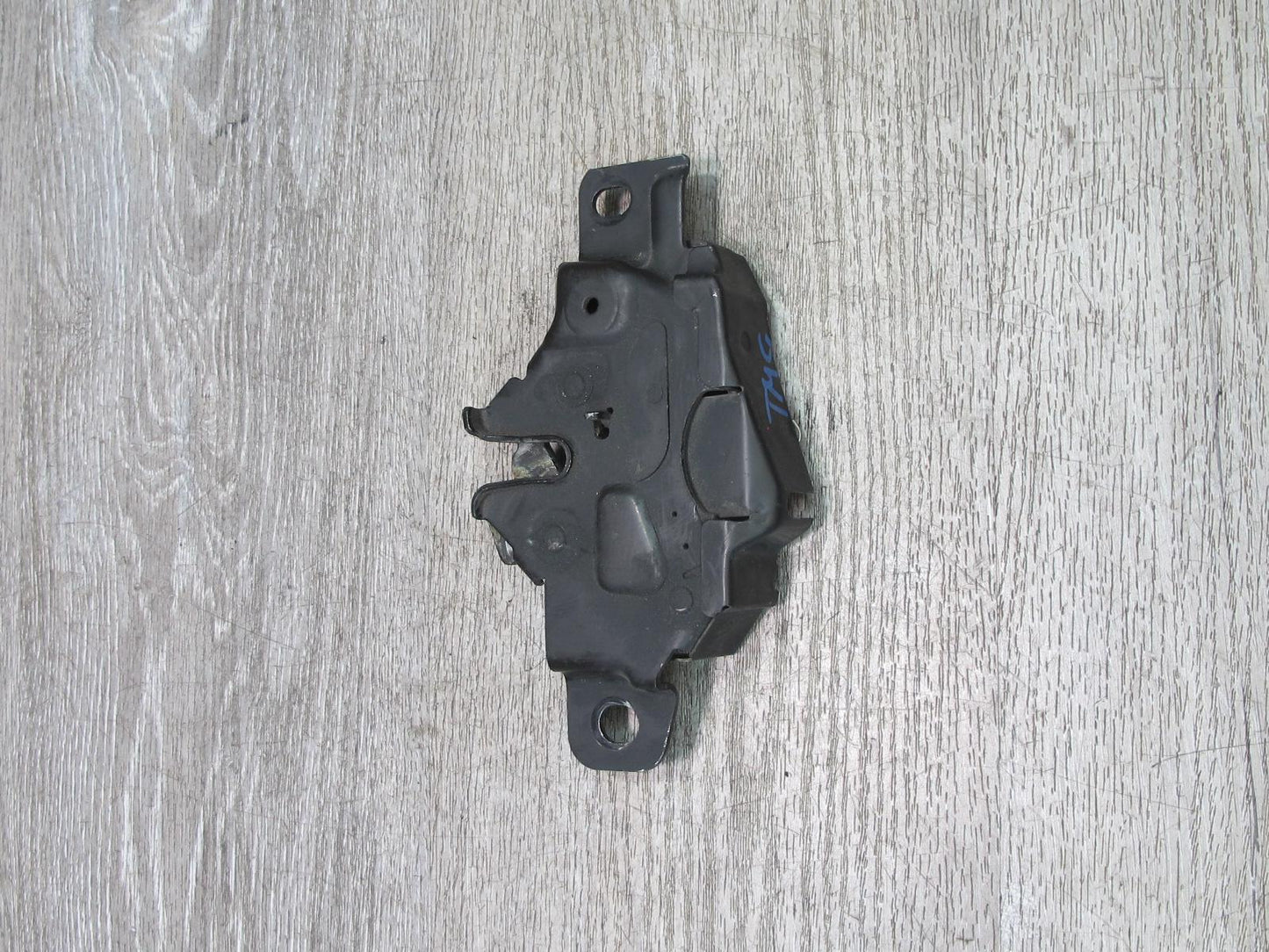 00-05 Toyota MR2 Spyder ZZW30L Rear Trunk Engine Lock Latch OEM