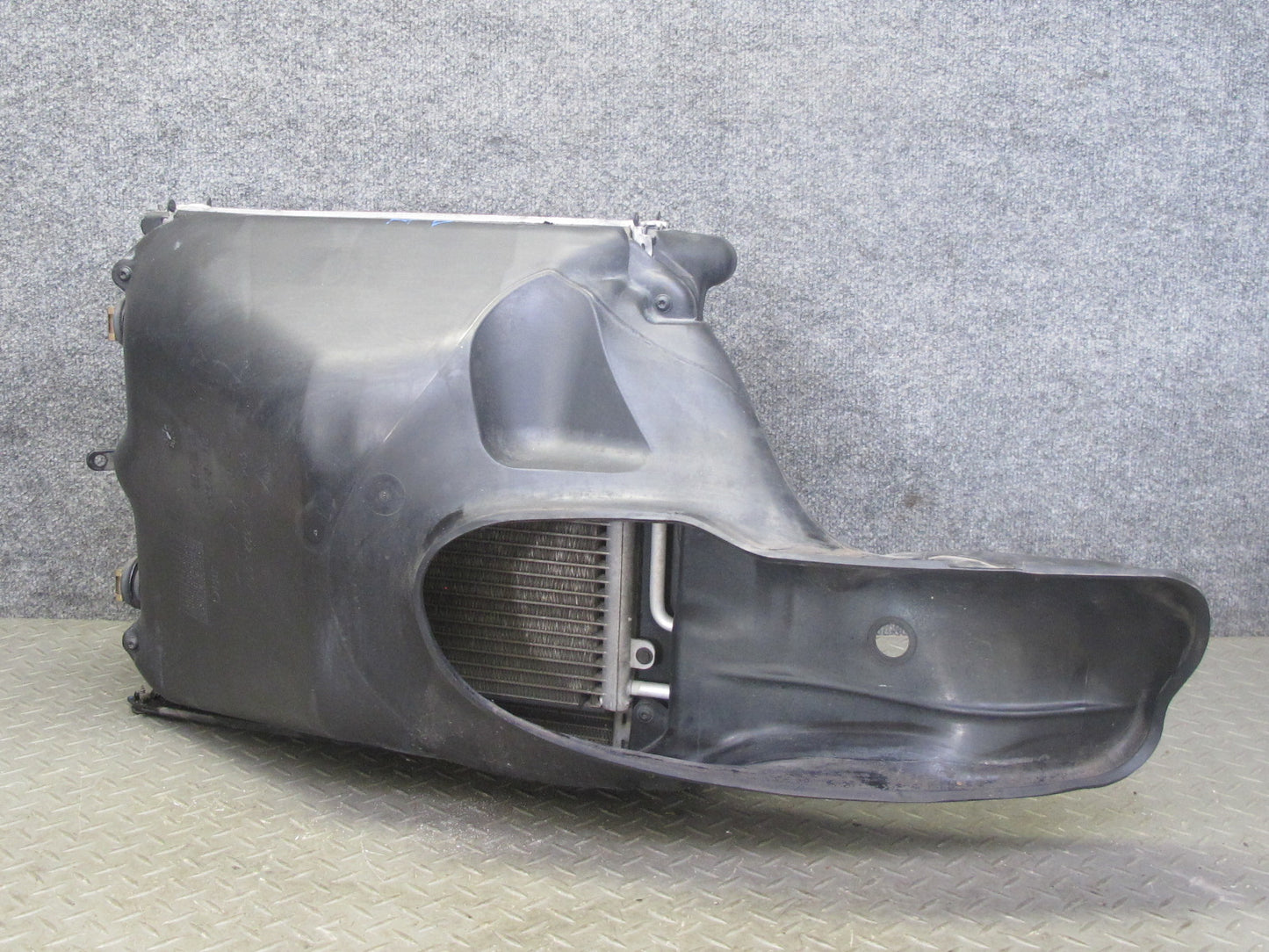 1997-2004 Porsche Boxster 986 Right Engine Radiator Fan Condenser Shroud Assy