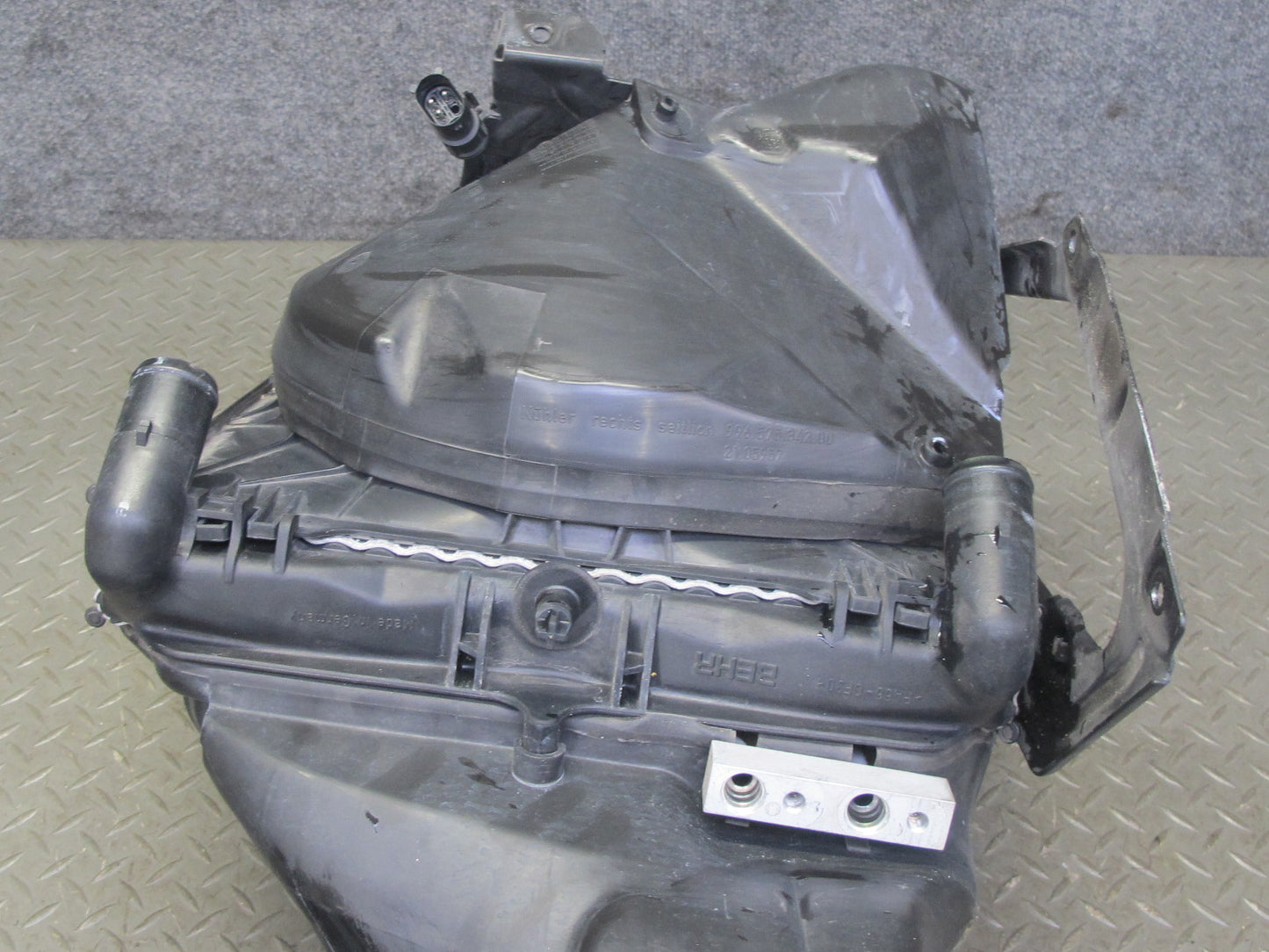 1997-2004 Porsche Boxster 986 Right Engine Radiator Fan Condenser Shroud Assy
