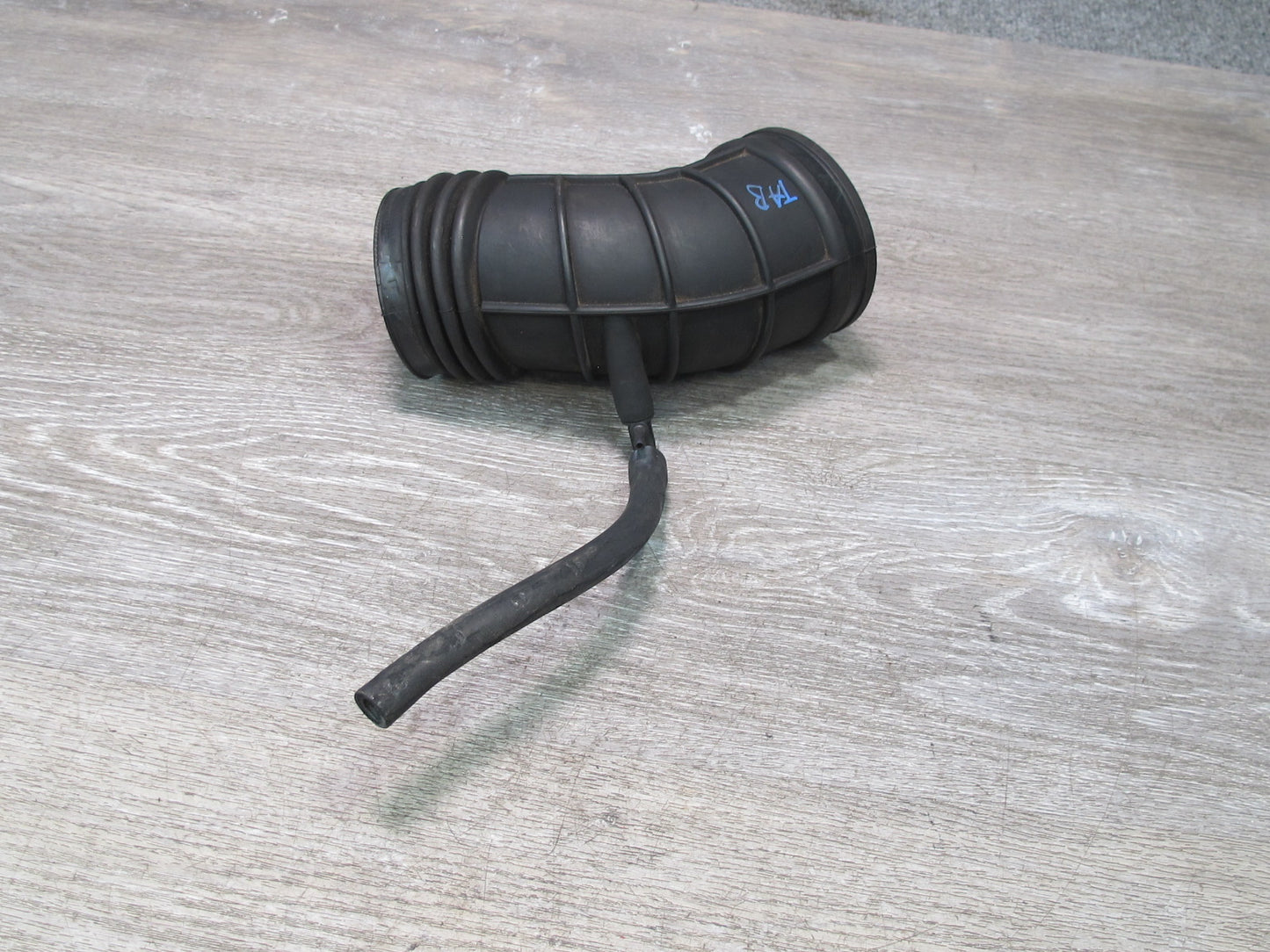 01-06 BMW E46 3-SERIES Air Intake Duct Hose Boot Tube 1438761 OEM