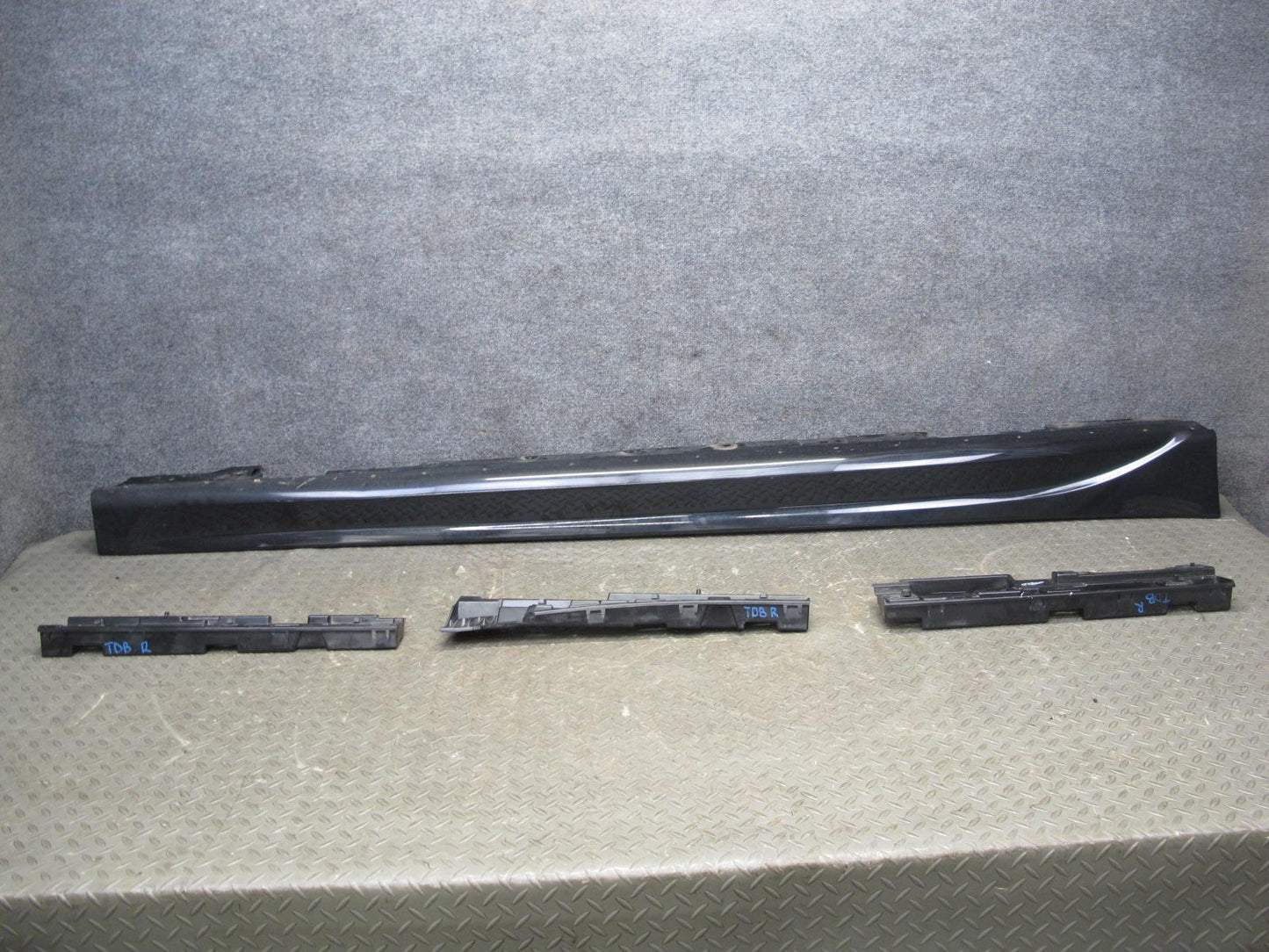 12-18 BMW F30 F31 M-sport Right Side Skirt Rocker Panel Support Bracket Set OEM