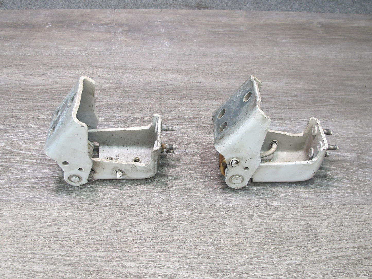 2003-2009 Hummer H2 Front Right & Left Side Hood Bonnet Hinge Support Set