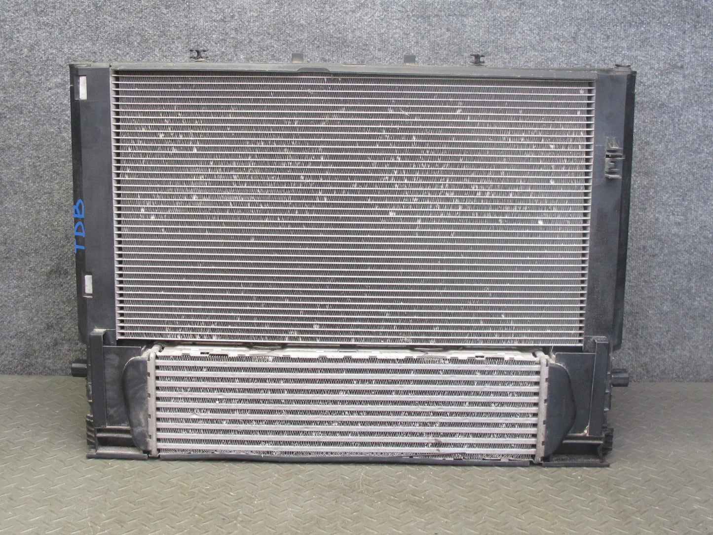 12-15 BMW F30 F32 N55 335i 335xi A/T Engine Cooling Radiator Intercooler Fan OEM