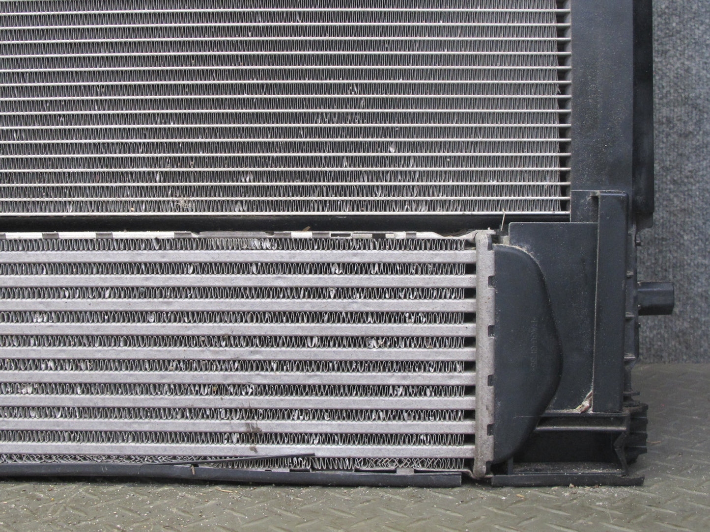 12-15 BMW F30 F32 N55 335i 335xi A/T Engine Cooling Radiator Intercooler Fan OEM