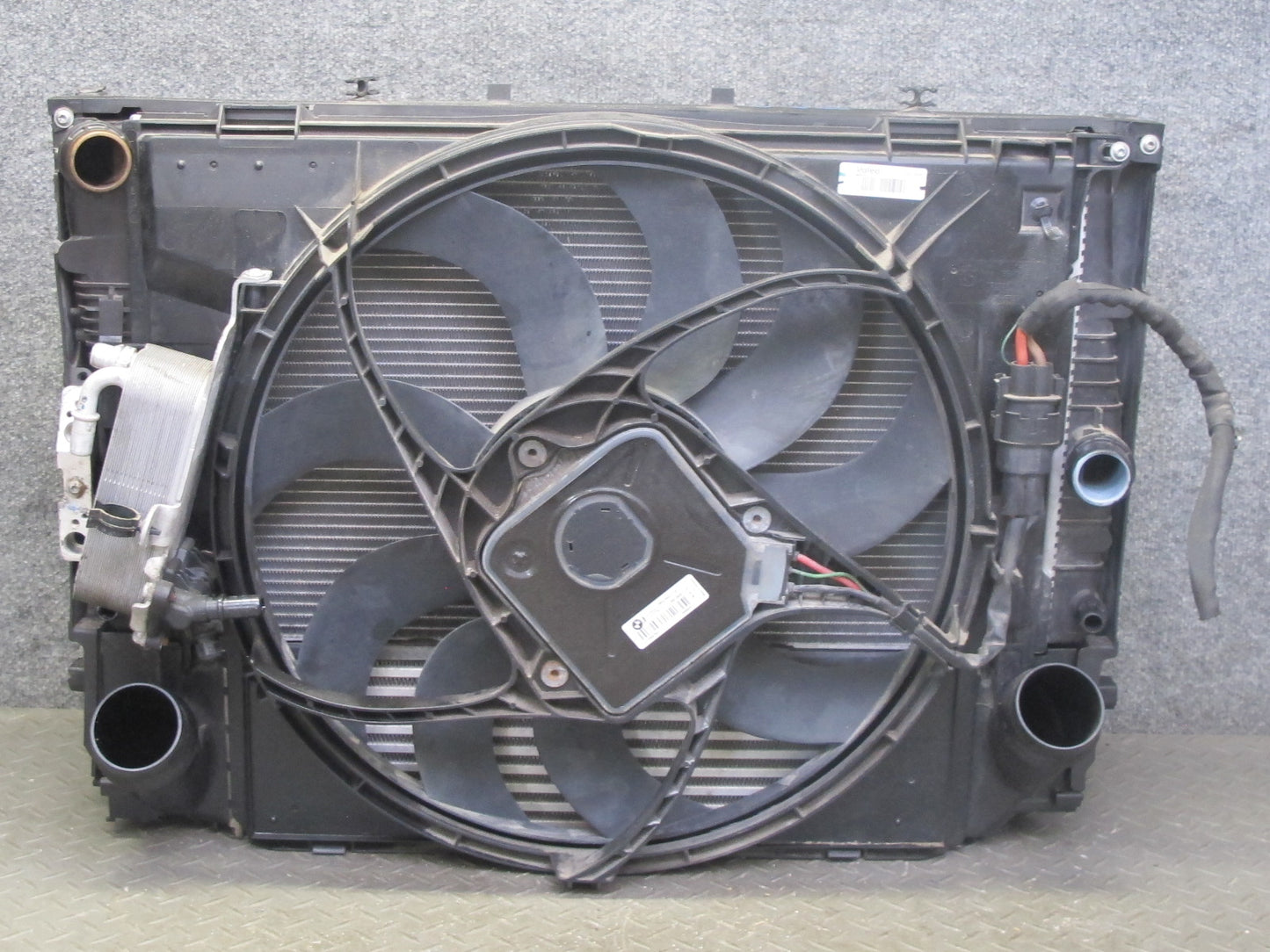 12-15 BMW F30 F32 N55 335i 335xi A/T Engine Cooling Radiator Intercooler Fan OEM