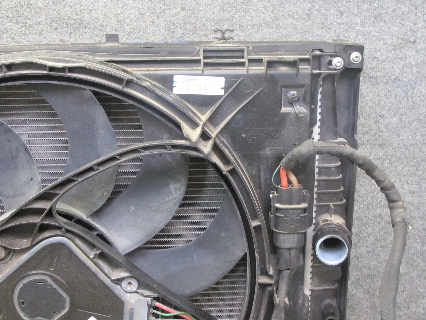 12-15 BMW F30 F32 N55 335i 335xi A/T Engine Cooling Radiator Intercooler Fan OEM