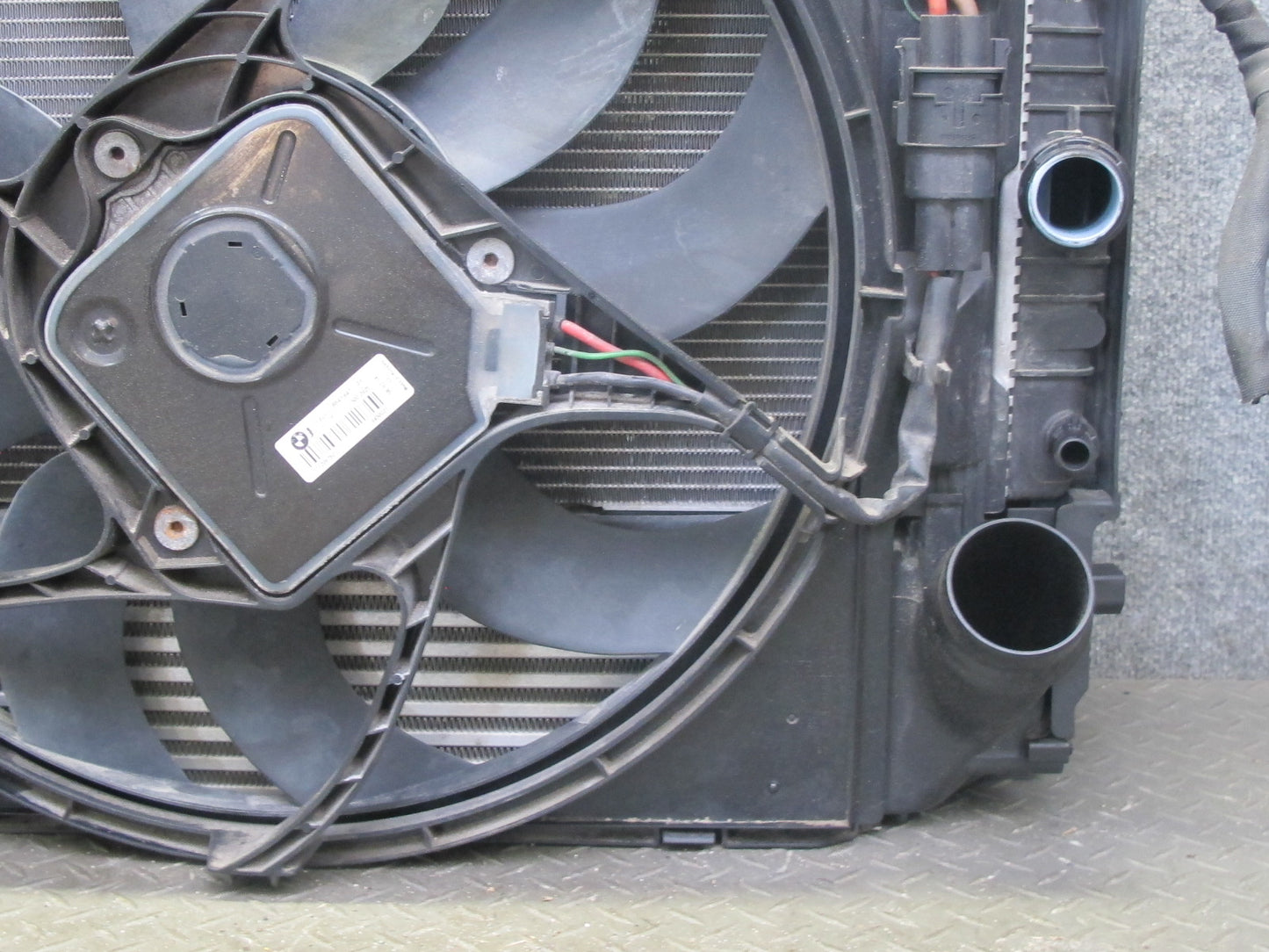12-15 BMW F30 F32 N55 335i 335xi A/T Engine Cooling Radiator Intercooler Fan OEM