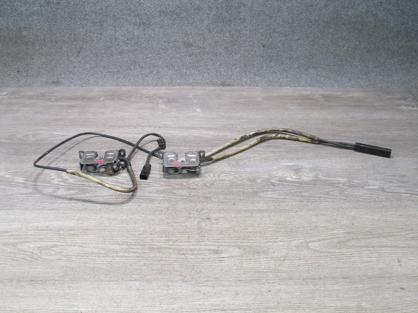 2008-2014 BMW E71 E72 X6 Front Left & Right Hood Lock Set of 2
