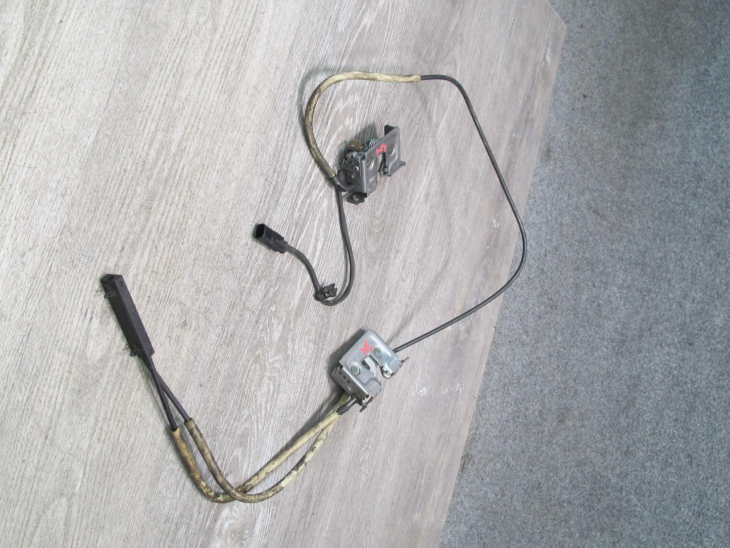 2008-2014 BMW E71 E72 X6 Front Left & Right Hood Lock Set of 2