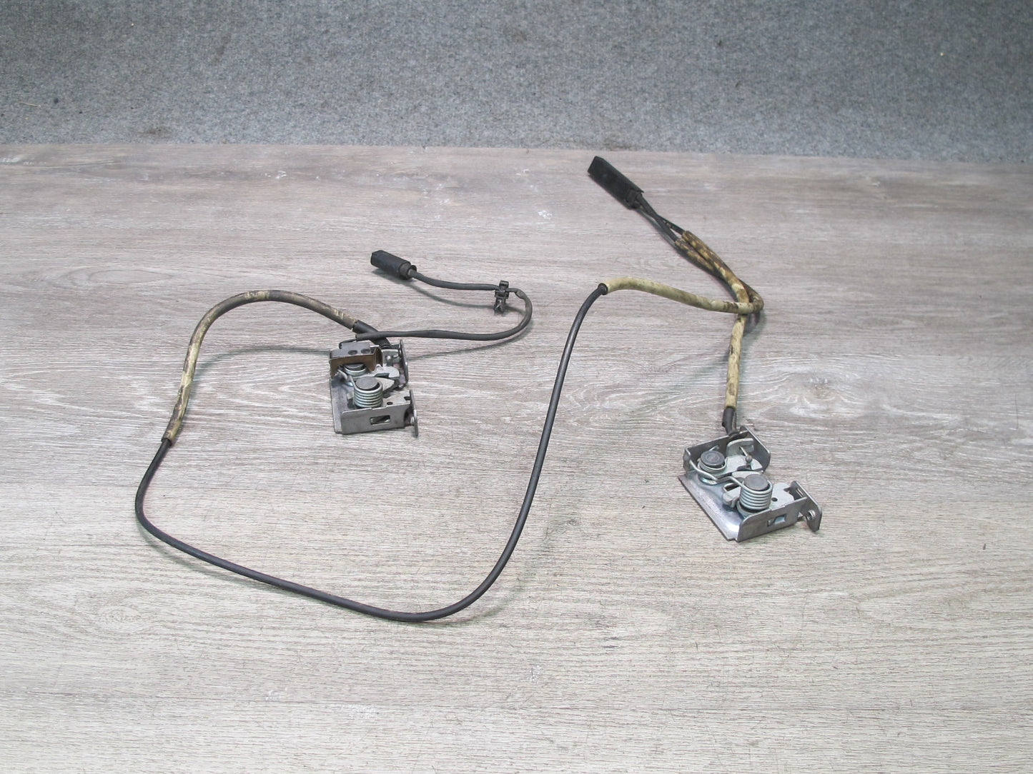 2008-2014 BMW E71 E72 X6 Front Left & Right Hood Lock Set of 2