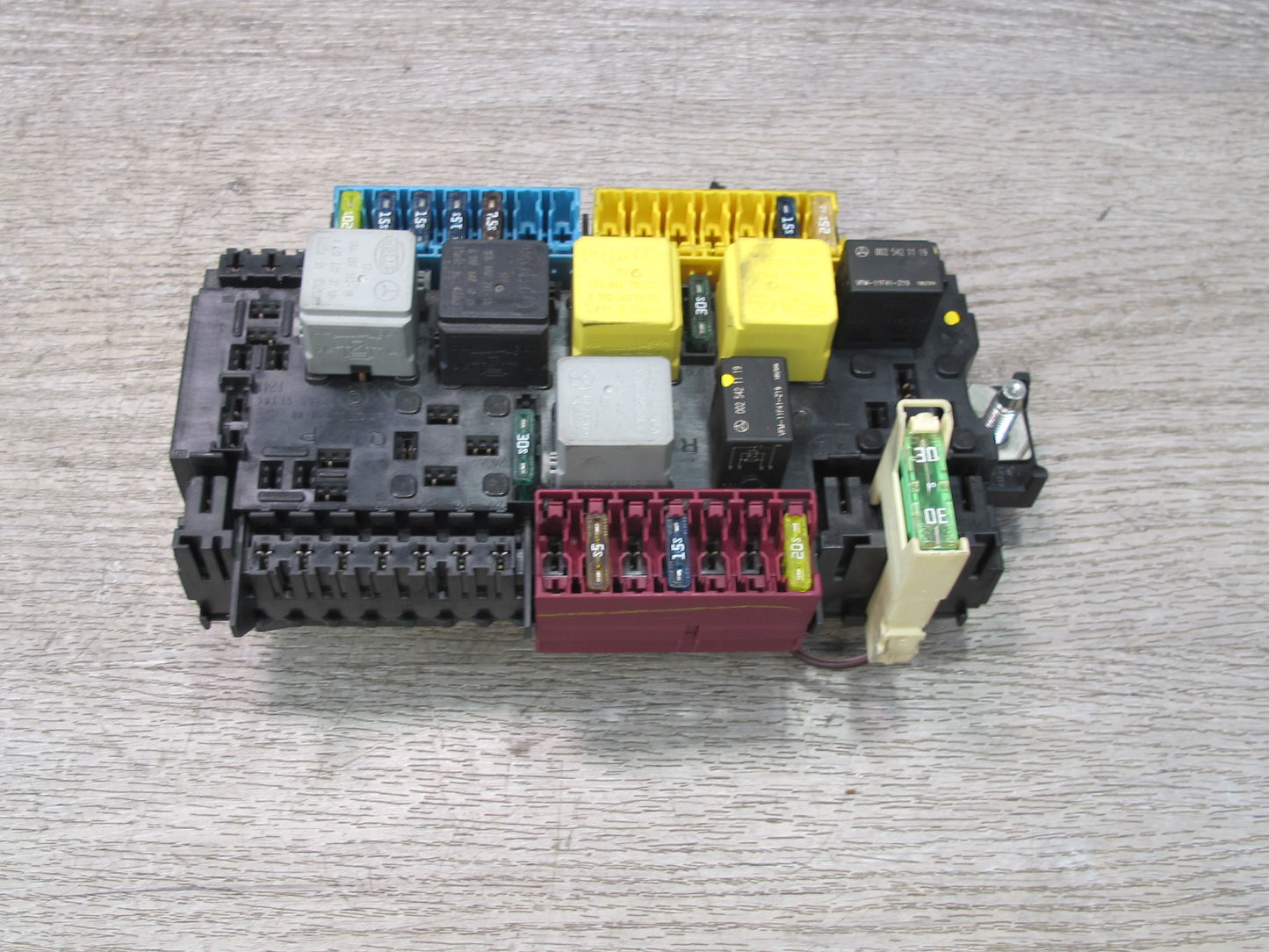 12-15 Mercedes X166 W166 GL Ml-class Engine Bay Junction Fuse Relay Box OEM