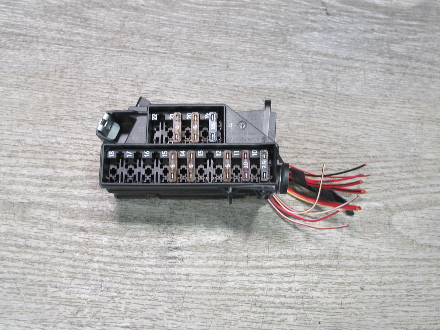 12-15 Mercedes W166 X166 GL ML Under Dash Fuse Relay Box Module 1665456840 OEM