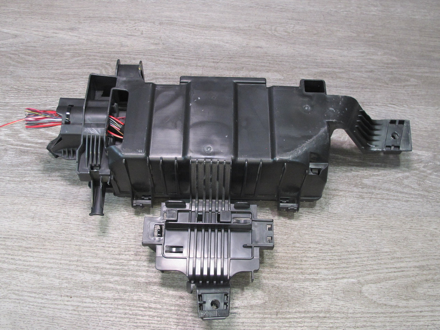 12-15 Mercedes W166 ML350 M276 Engine Bay Relay Fuse Box 1665460143 OEM