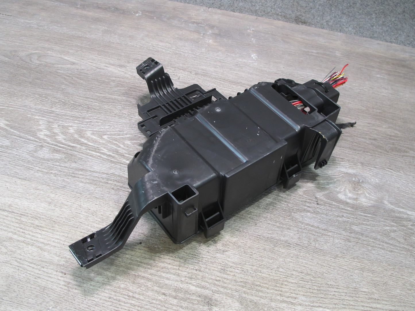 12-15 Mercedes W166 ML350 M276 Engine Bay Relay Fuse Box 1665460143 OEM