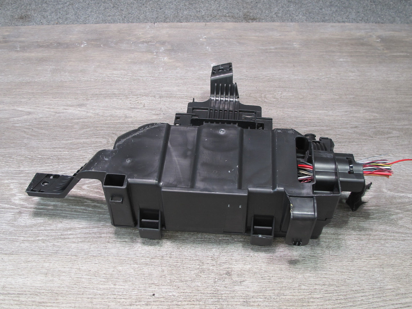 12-15 Mercedes W166 ML350 M276 Engine Bay Relay Fuse Box 1665460143 OEM