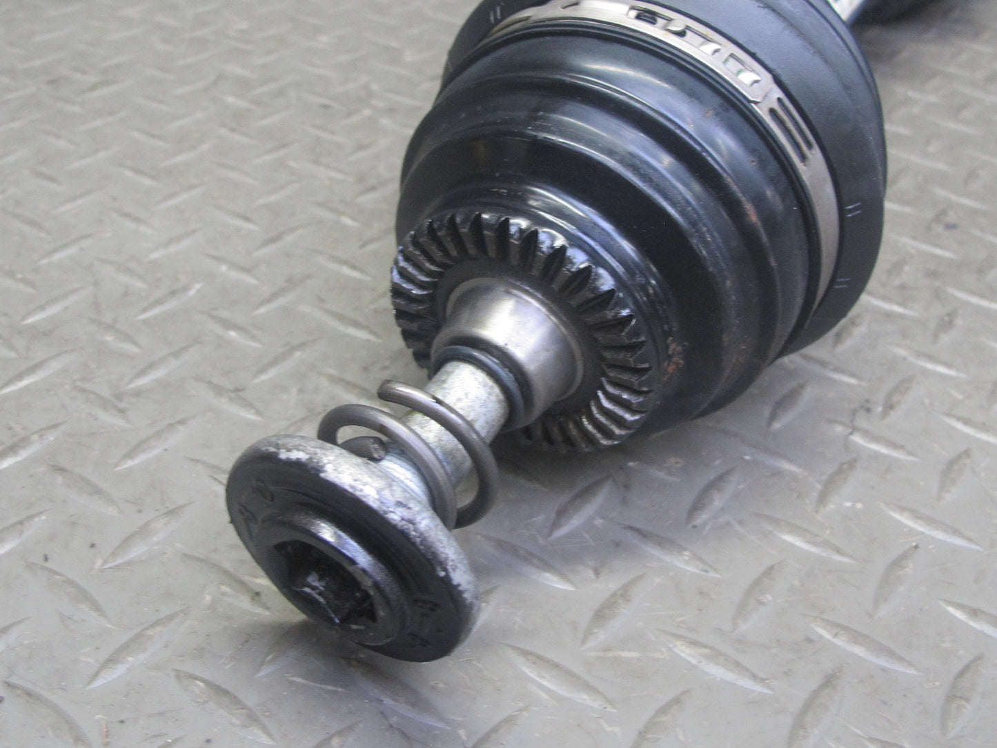 14-16 BMW F30 F31 F32 F33 F34 AWD Front Right Suspension Axle Shaft 7597694 OEM