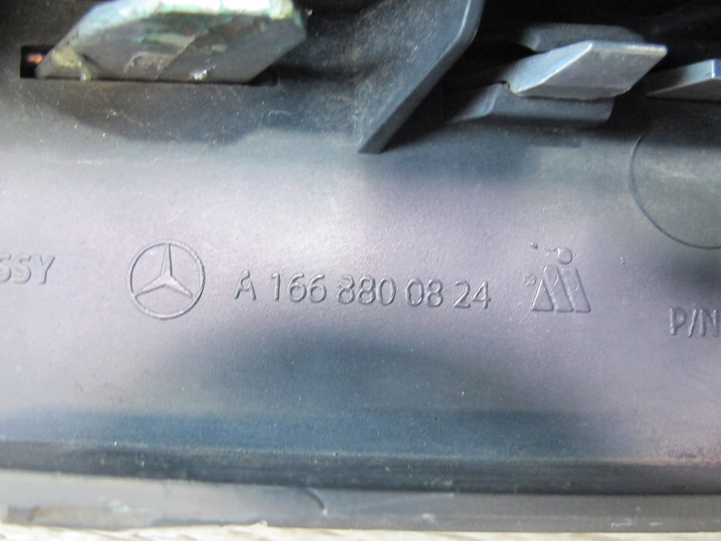 12-15 Mercedes W166 ML350 Front Bumper Right Fog Light Lamp w Trim OEM