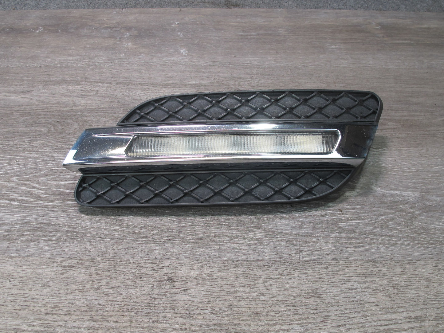 12-15 Mercedes W166 ML350 Front Bumper Right Fog Light Lamp w Trim OEM