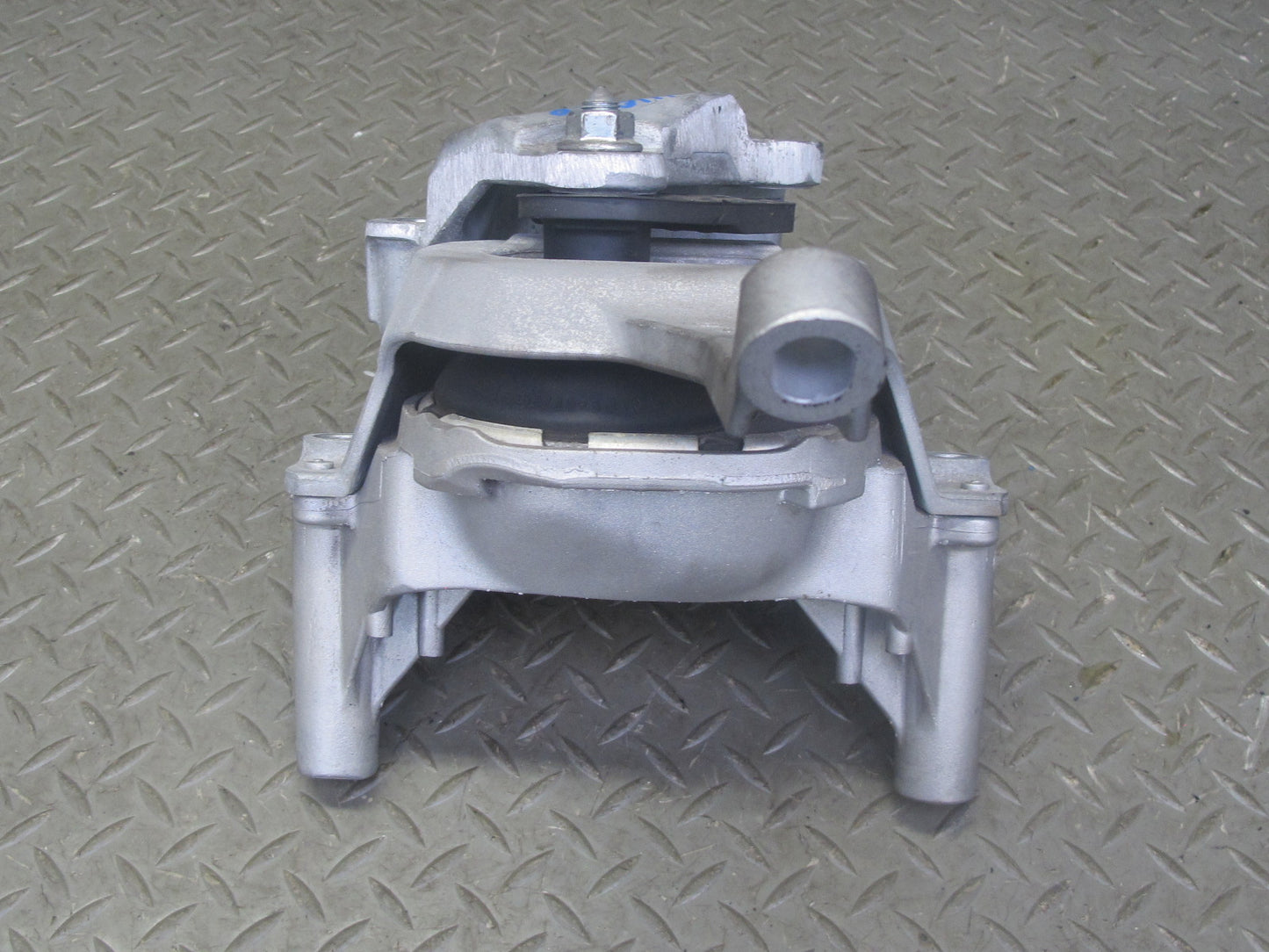 2014-2017 Infiniti QX60 2.5L Hybrid Engine Motor Mount Bracket Support