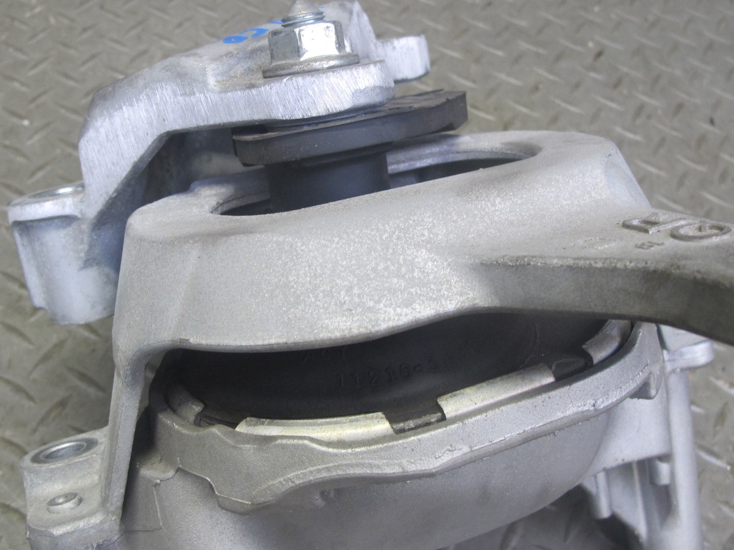2014-2017 Infiniti QX60 2.5L Hybrid Engine Motor Mount Bracket Support