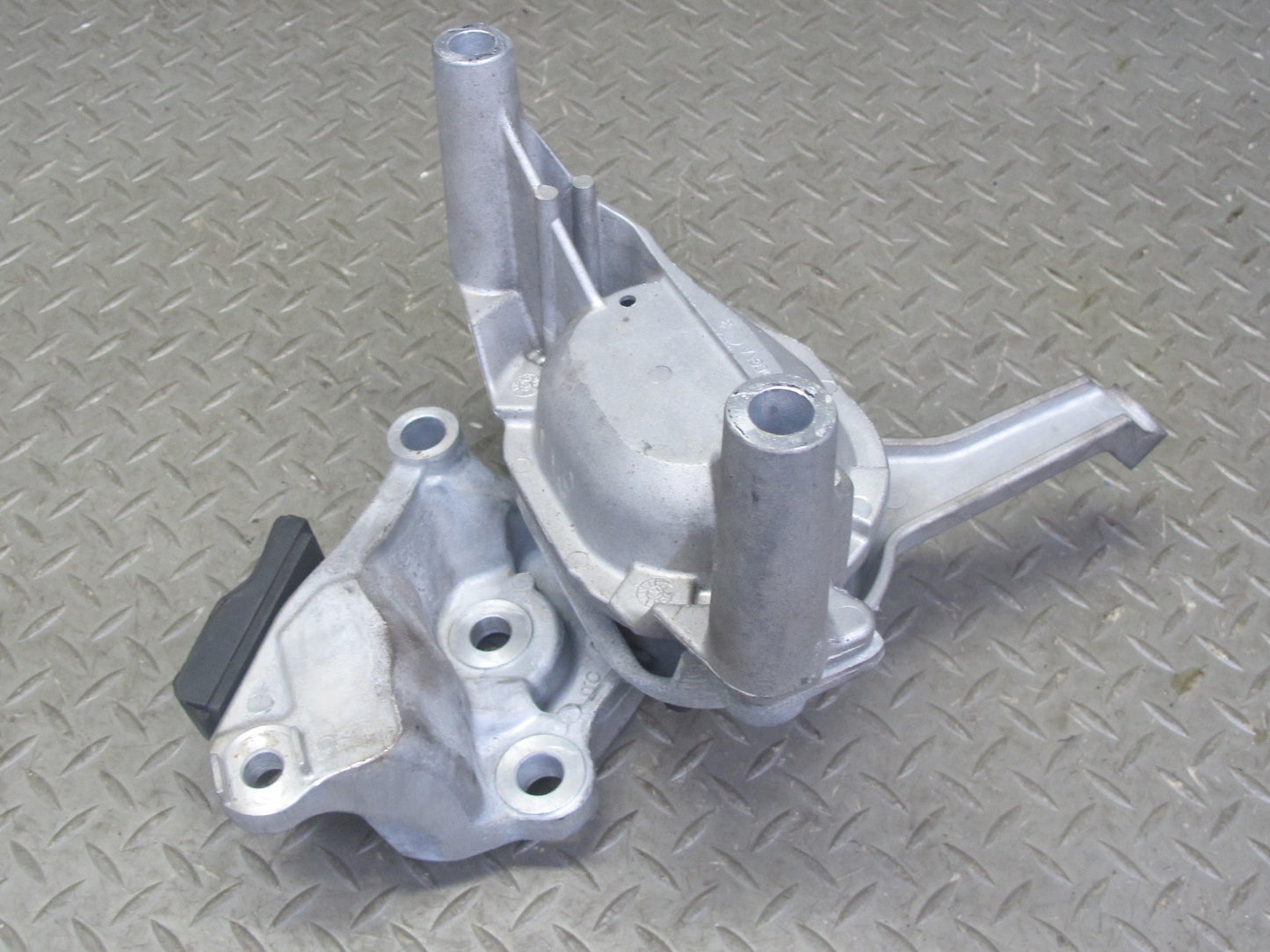 2014-2017 Infiniti QX60 2.5L Hybrid Engine Motor Mount Bracket Support