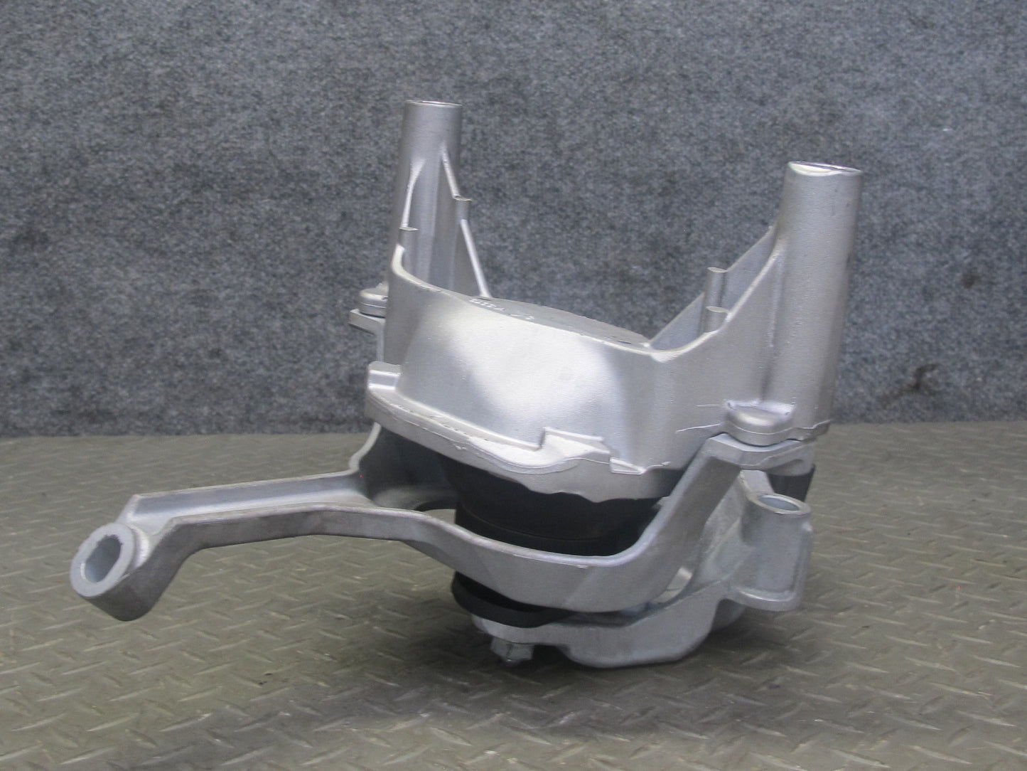 2014-2017 Infiniti QX60 2.5L Hybrid Engine Motor Mount Bracket Support