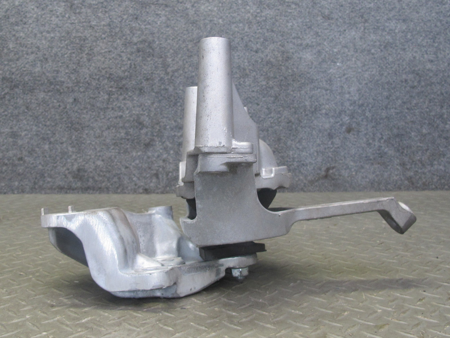 2014-2017 Infiniti QX60 2.5L Hybrid Engine Motor Mount Bracket Support