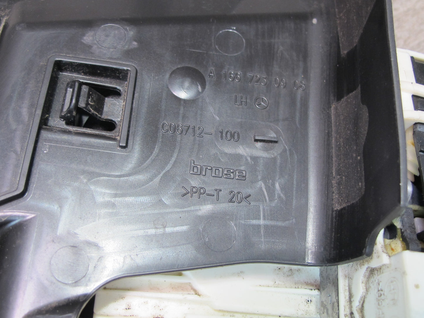 12-15 Mercedes X166 W166 GL Ml-class Front Left Door Lock Latch Actuator OEM