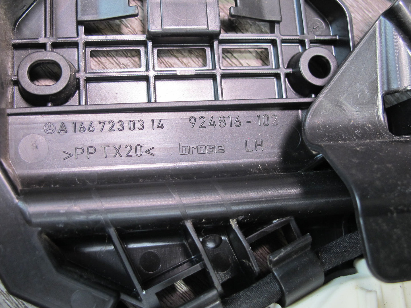 12-15 Mercedes X166 W166 GL Ml-class Front Left Door Lock Latch Actuator OEM