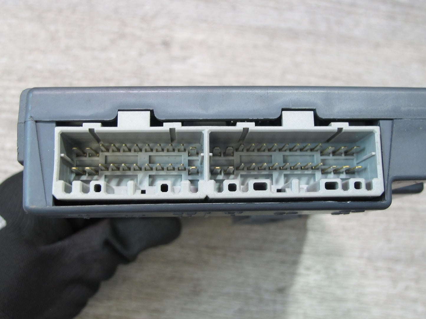 2003 -2007 Hummer H2 Front Left Driver Side Memory Control Module Unit