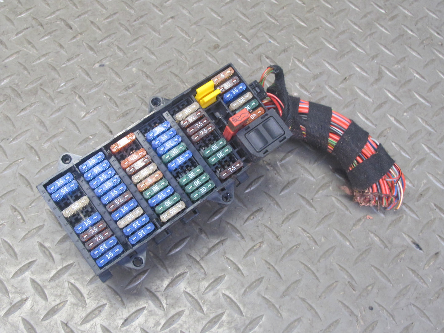 2000-2004 Porsche Boxster 986 Fuse Relay Junction Box Module Unit