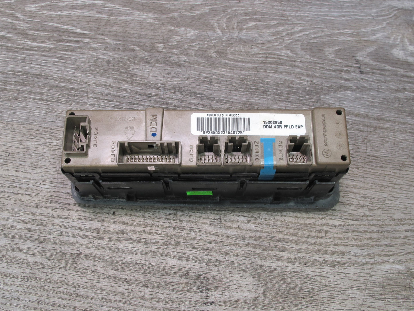 2003-2006 Hummer H2 Front Left Driver Side Door Master Window Switch W/ Trim