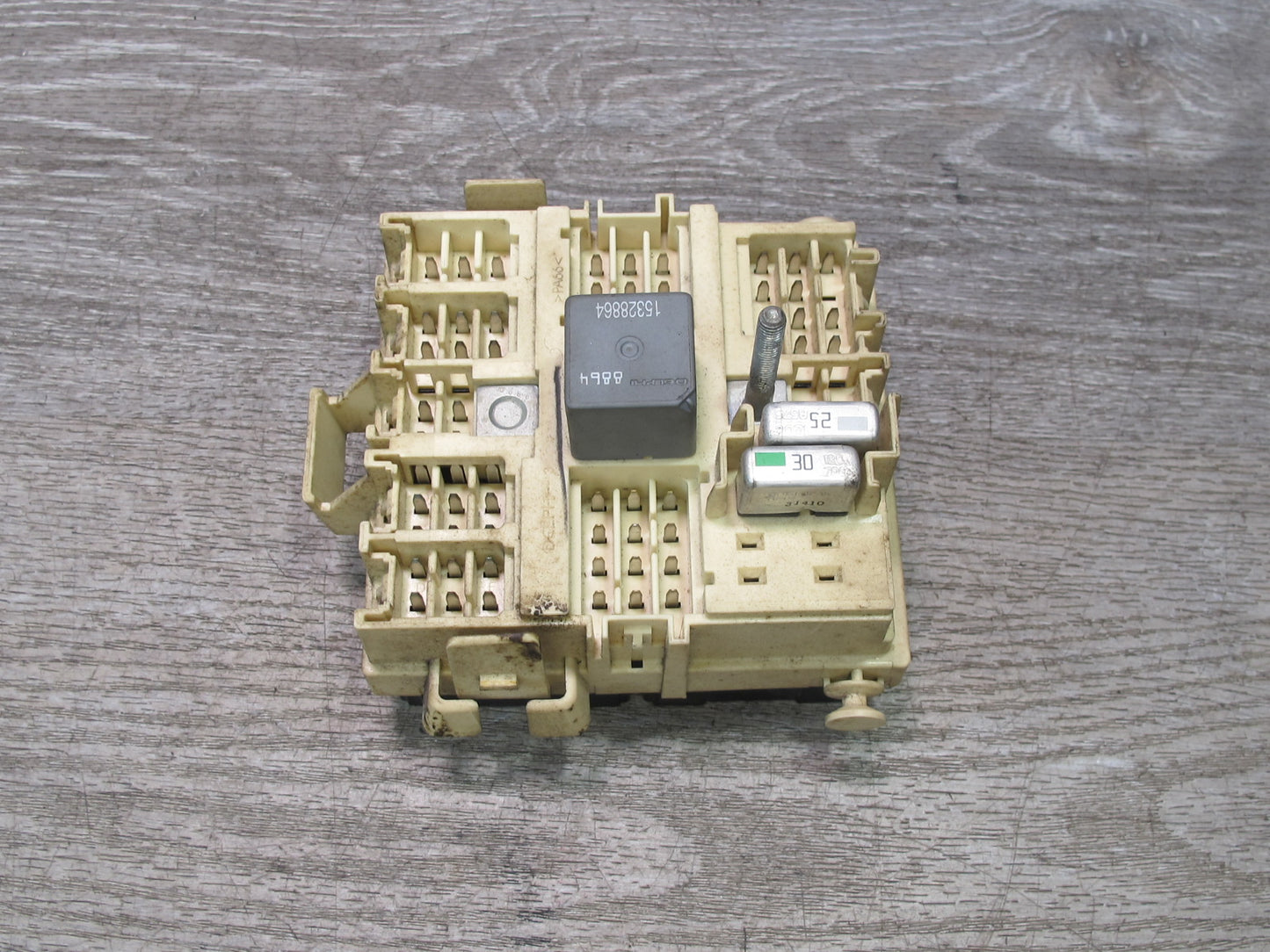 2003-2007 Hummer H2 Dashboard Fuse Relay Junction Box 15190658