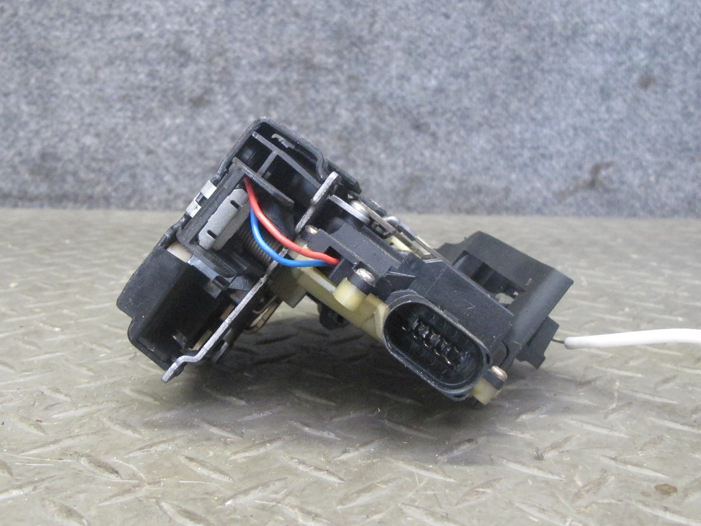 1998-2004 Porsche Boxster 986 Front Left Driver Side Door Lock Latch Actuator
