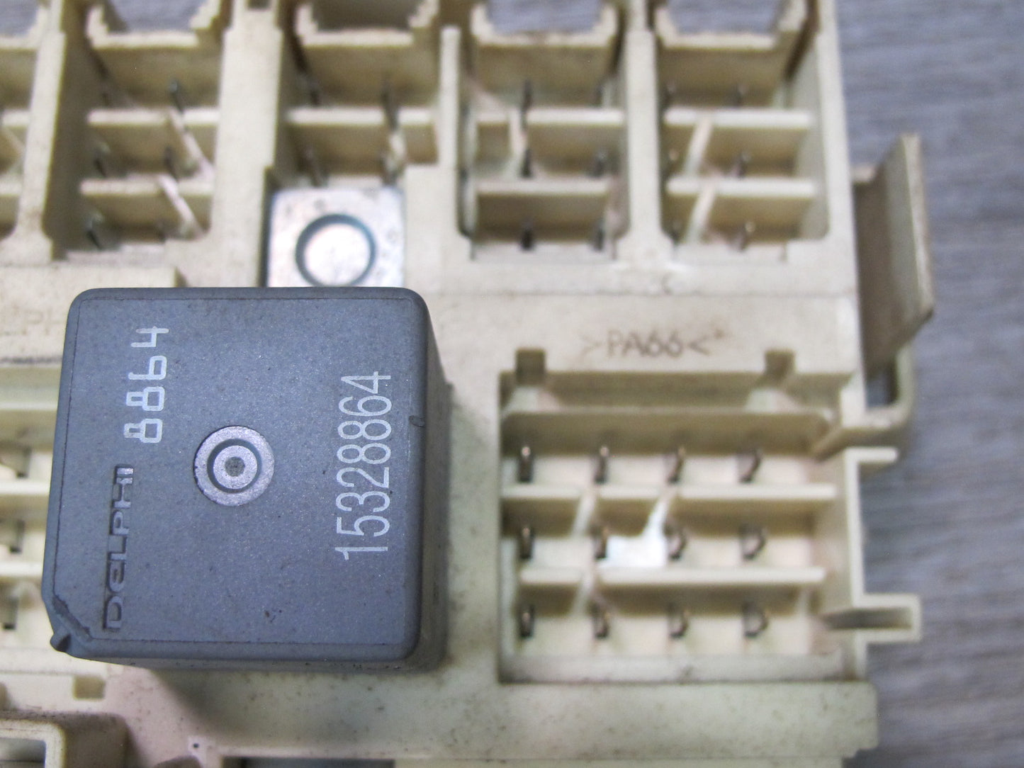2003-2007 Hummer H2 Dashboard Fuse Relay Junction Box 15190658
