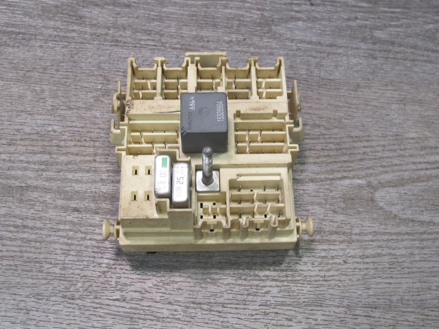 2003-2007 Hummer H2 Dashboard Fuse Relay Junction Box 15190658