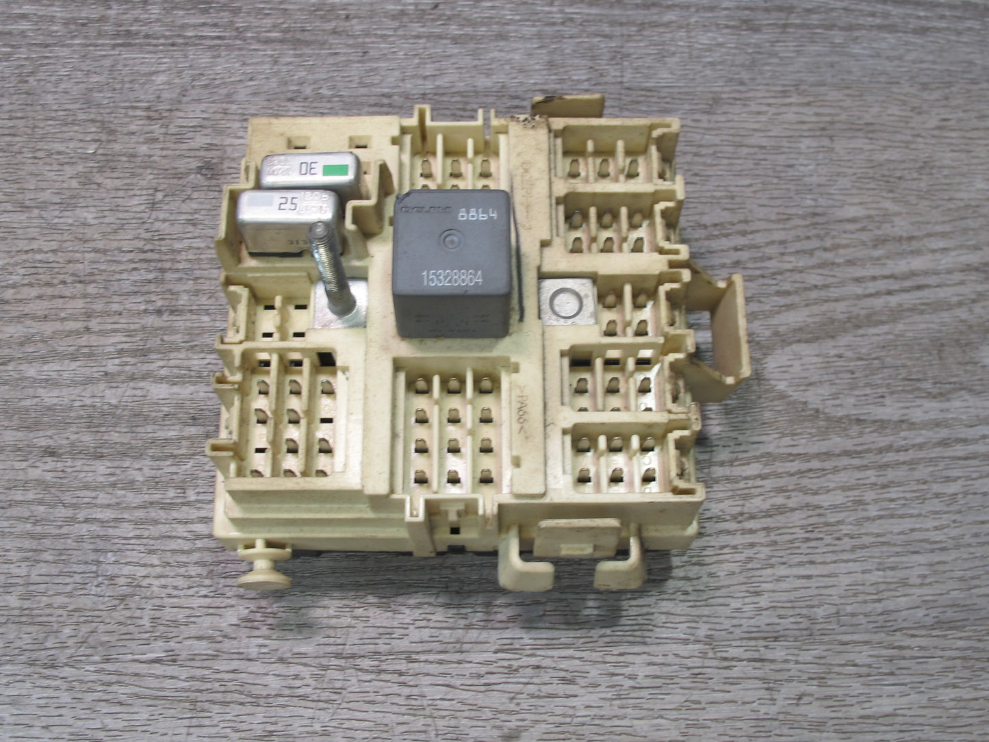 2003-2007 Hummer H2 Dashboard Fuse Relay Junction Box 15190658