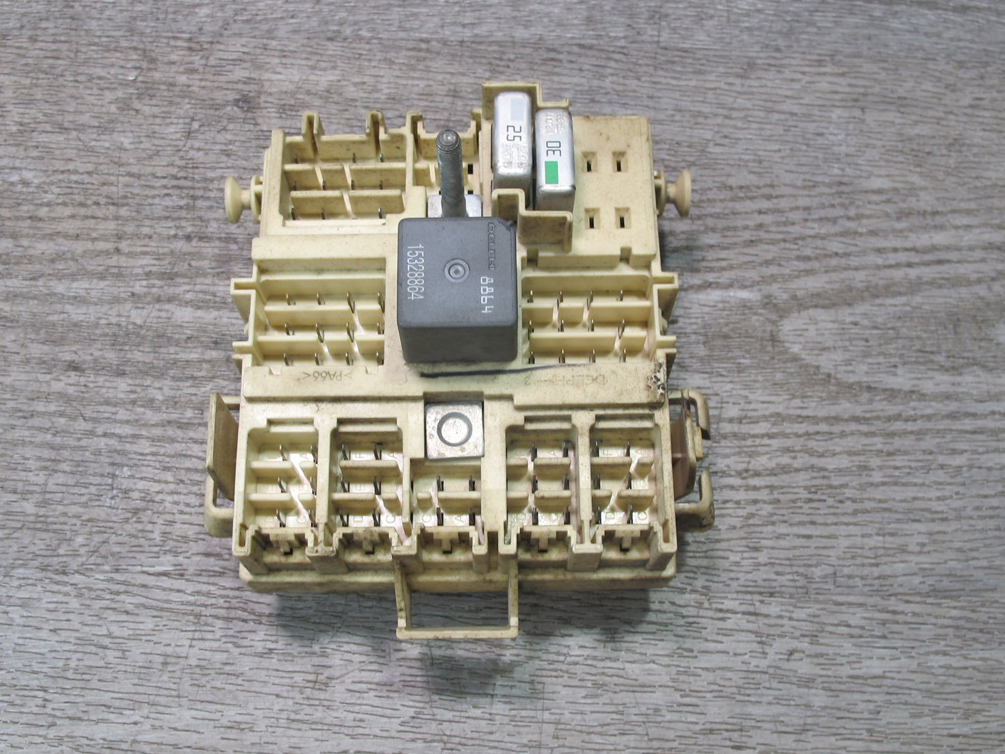 2003-2007 Hummer H2 Dashboard Fuse Relay Junction Box 15190658