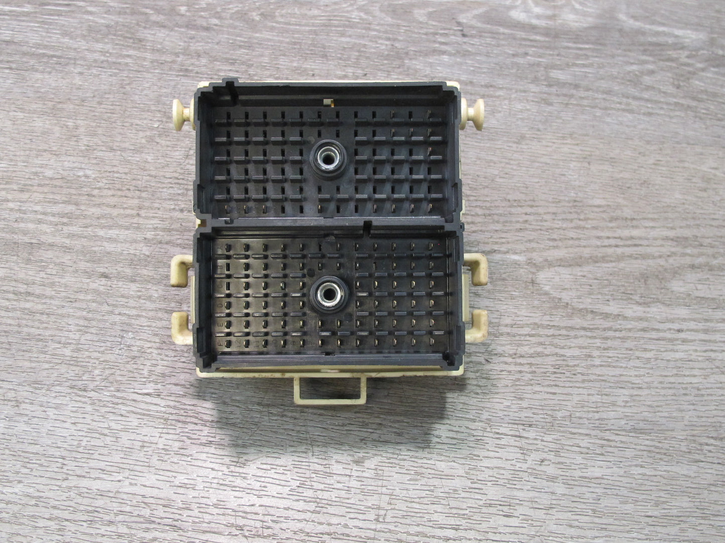 2003-2007 Hummer H2 Dashboard Fuse Relay Junction Box 15190658