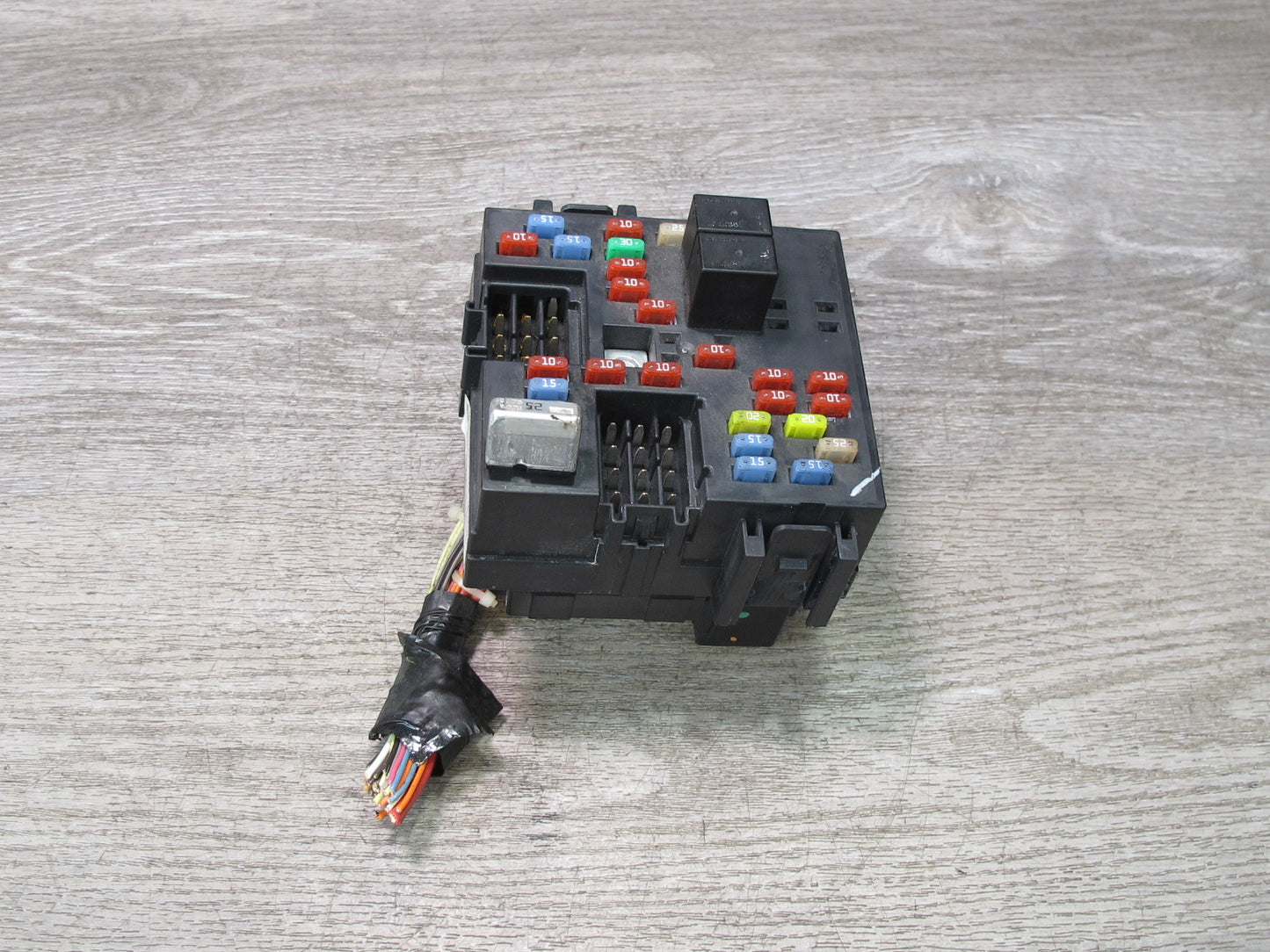 2003-2006 Hummer H2 Under Dash Interior Fuse Relay Box 15058033