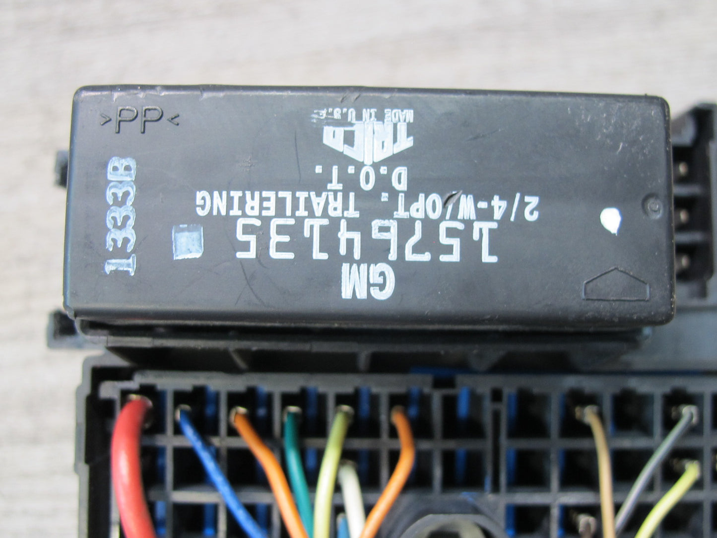 2003-2006 Hummer H2 Under Dash Interior Fuse Relay Box 15058033