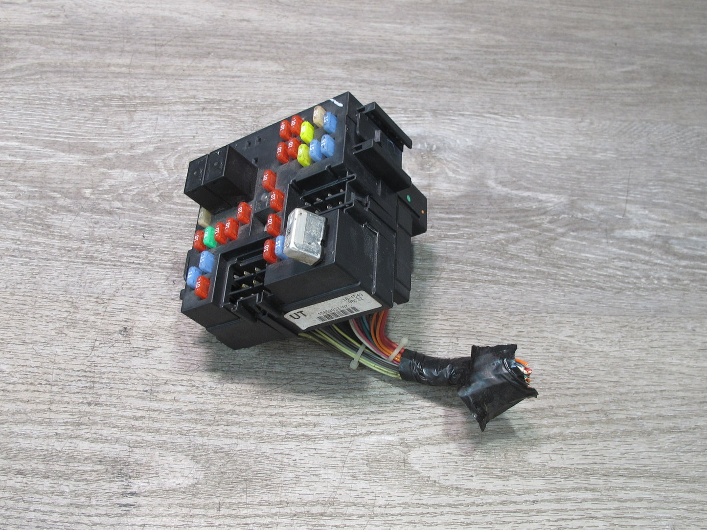2003-2006 Hummer H2 Under Dash Interior Fuse Relay Box 15058033