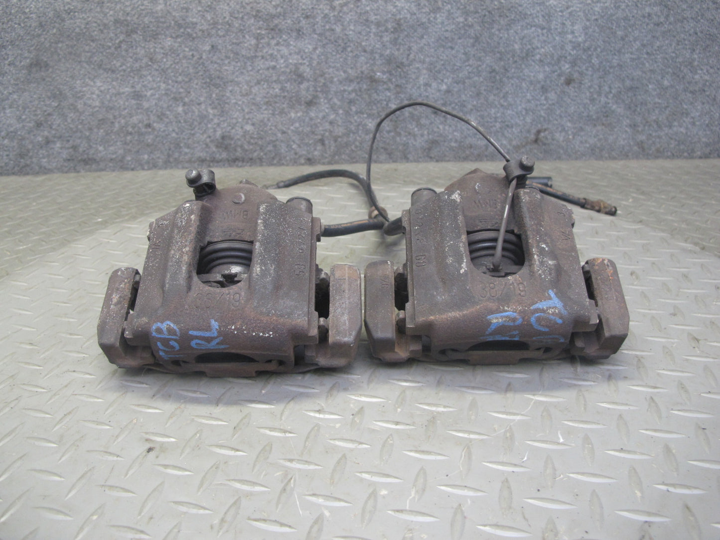 96-99 BMW E36 323i 328i Convertible Set of 2 Rear Left & Right Brake Caliper OEM