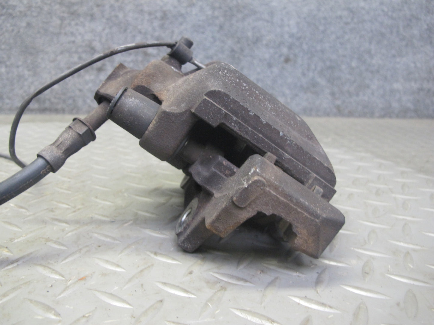 96-99 BMW E36 323i 328i Convertible Set of 2 Rear Left & Right Brake Caliper OEM