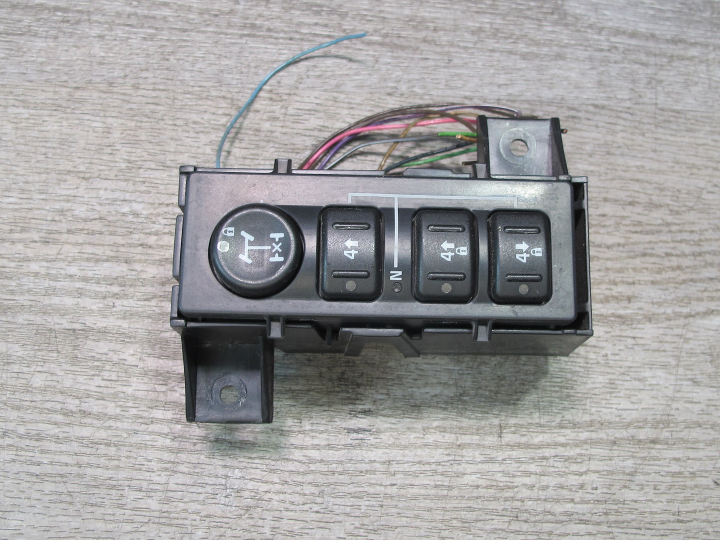 2003-2007 Hummer H2 Dash Transfer Case Select Control Switch W/bracket 15192439