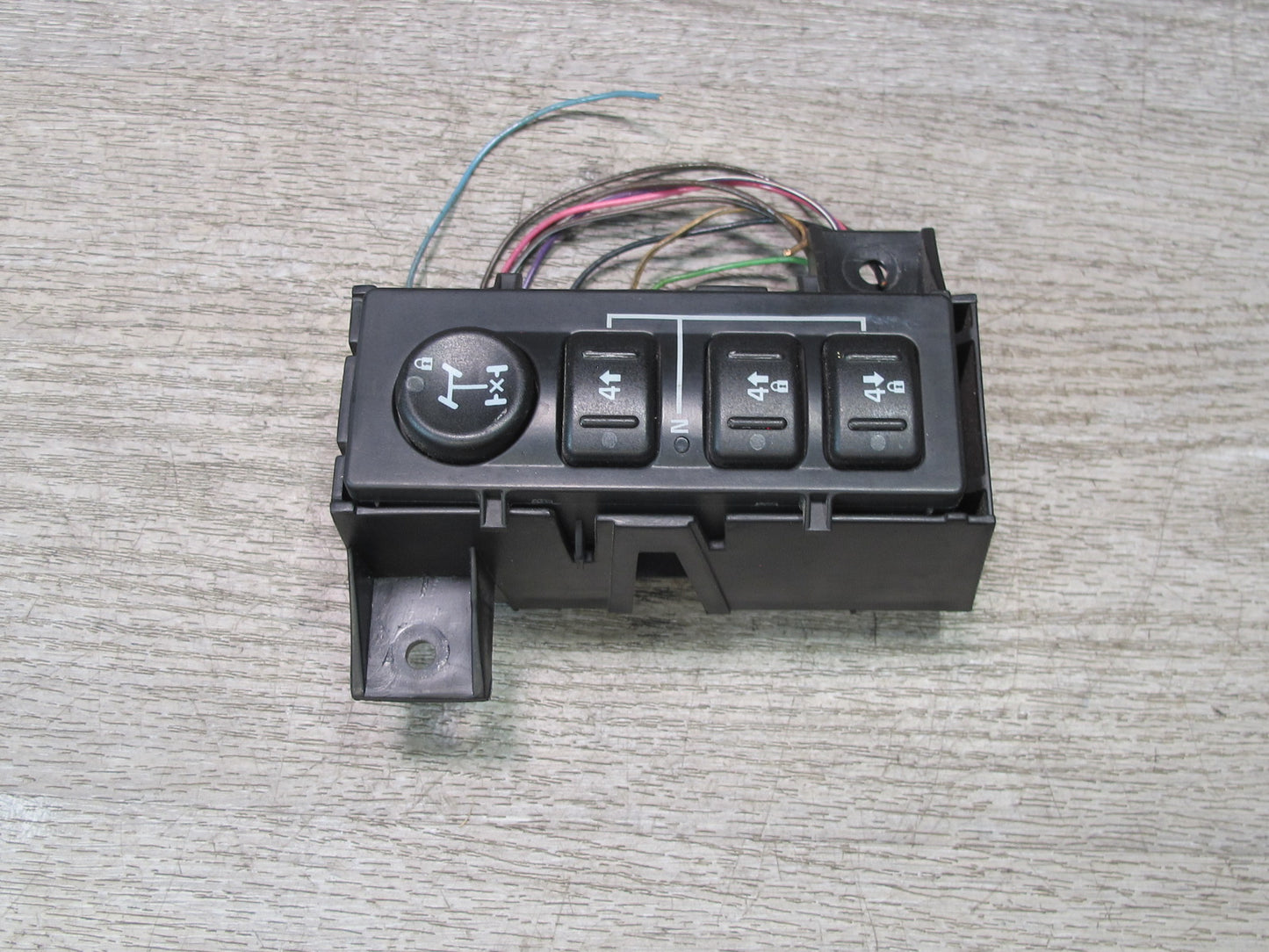 2003-2007 Hummer H2 Dash Transfer Case Select Control Switch W/bracket 15192439