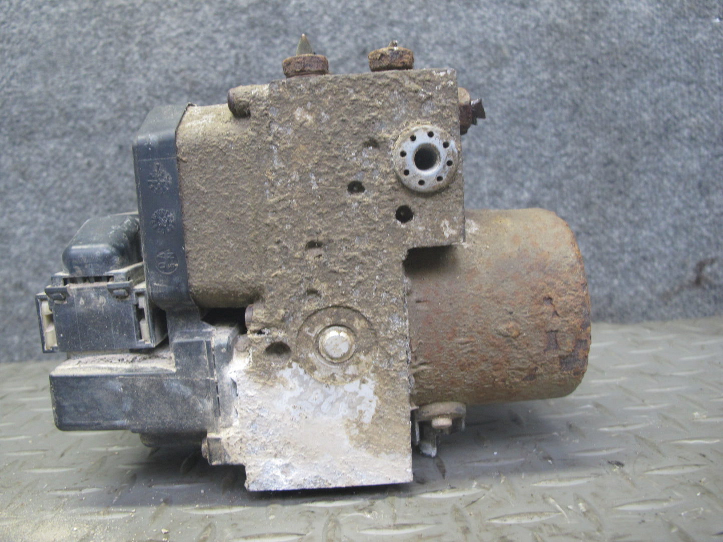 2003-2007 Hummer H2 ABS Anti Lock Brake Actuator Pump Motor Unit Module